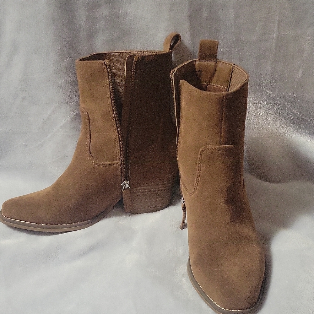Universal Thread Brown Ankle Boots with Suede Finish
